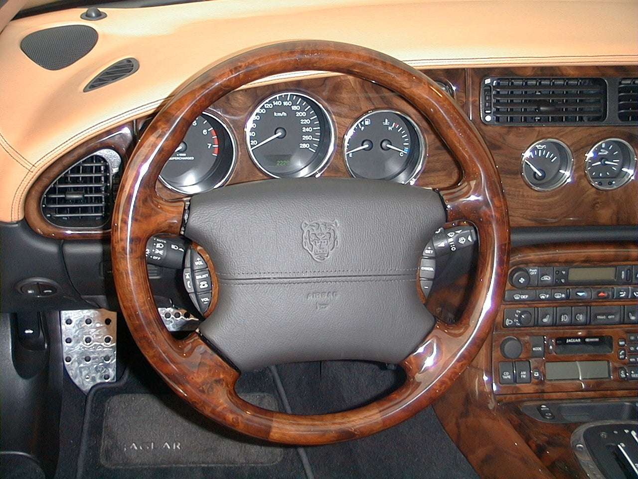 AAK 50410 Original Lenkrad Wurzelholz.JPG