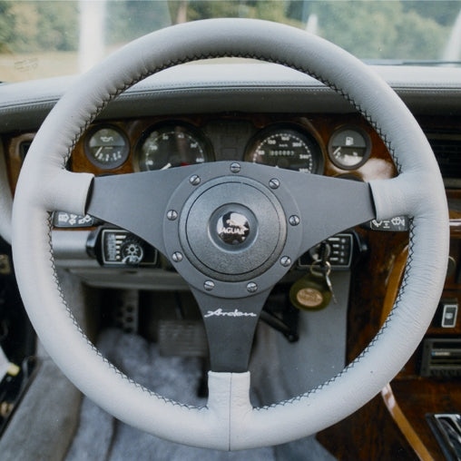 AAK 50200 Lenkrad kranz mit original Connolly Leder.JPG